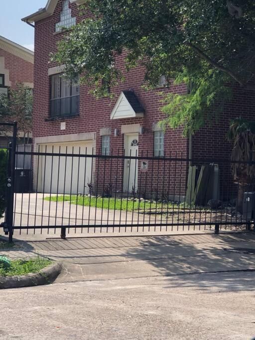 Medical Center Spring Special 1 Mile To Nrg 3br Fast Wifi Houston